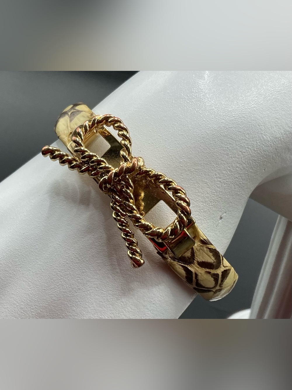 RACHEL LEIGH GOLDTONE SNAKESKIN PATTERN CLASPED BANGLE BRACELET